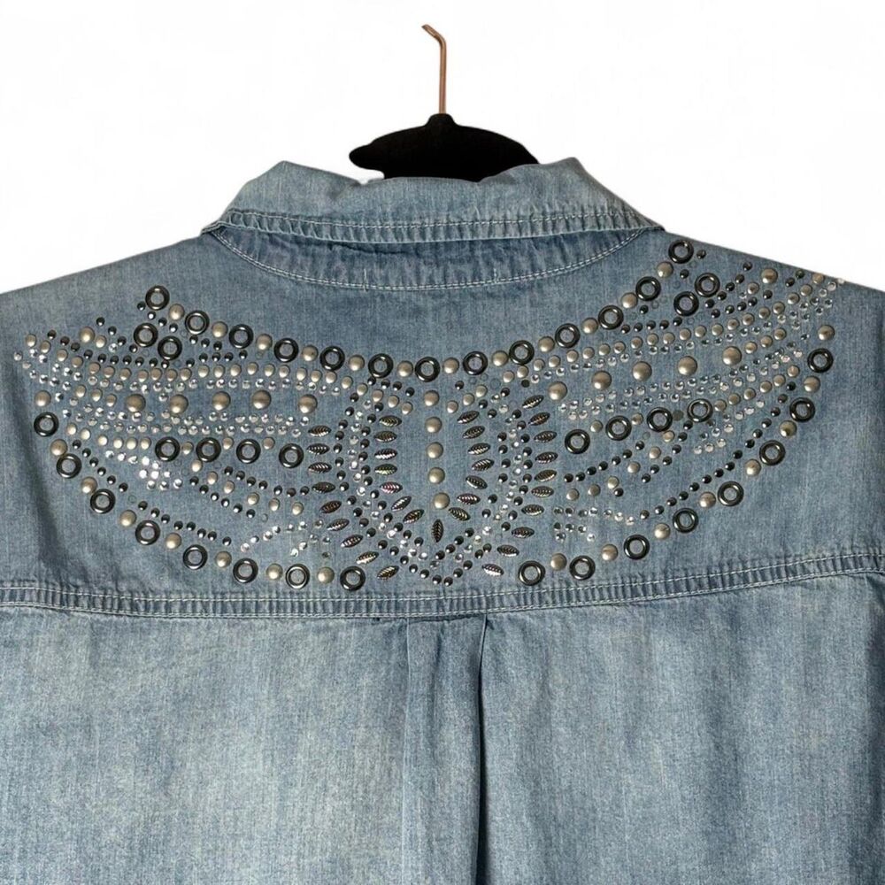 Studded Embellished 100% Cotton Light Wash Denim Shirt size 1X Coastal Cowgirl - Picture 8 of 10